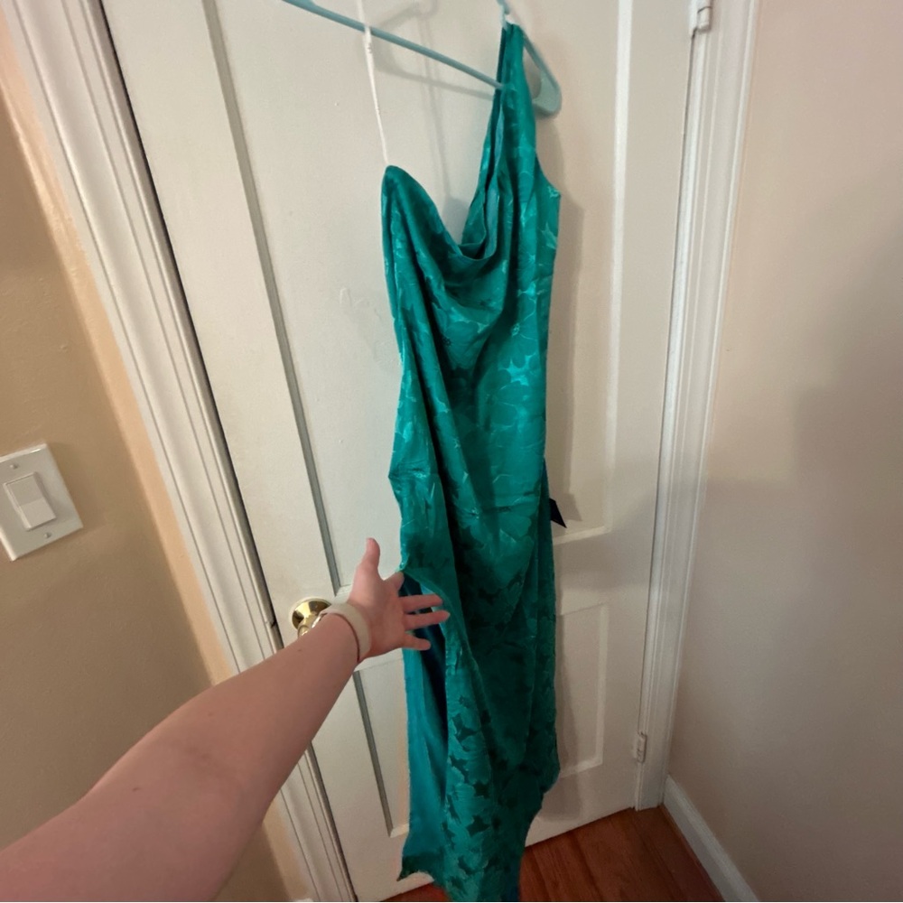 NWT Lulus Chasing Desire Teal Green Satin Jacquard One-Shoulder Maxi Dress - Picture 7 of 8